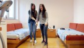 USTAJEMO JAČE POSLE PADA: Bliznakinje Marina i Marta Nikolić, uprkos cerebralnoj paralizi, žive same u beogradskom studenskom domu