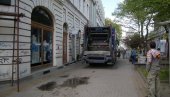 SAOBRAĆAJKA U CENTRU KIKINDE: Kamion komunalne firme udario staricu, prevezena u bolnicu