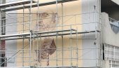 КОНТУРЕ МУРАЛА ИРИНЕЈА: Грађани Зрењанина одушевљени уметничким делом у част покојног патријарха (ФОТО/ВИДЕО)