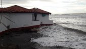 DOK SE ČEKAJU PROCEDURE: More uništava turističko ugostiteljske objekte na Adi Bojani