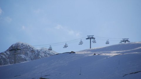 ЦРНЕ СЛУТЊЕ СЕ ОБИСТИНИЛЕ: Пронађено пет беживотних тела несталих скијаша, за једним се још трага
