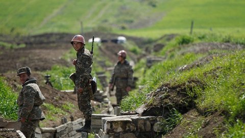 АЗЕРИ САДА УДАРАЈУ НА ЕНКЛАВЕ: Суботњи сукоб Азербејџанаца и Јермена увертира у серију очекиваних пушкарања