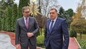 SRPSKI NAROD  ĆE IZDRŽATI  SVE PRITISKE Vučić: Prekinuti pretnje o ukidanju RS