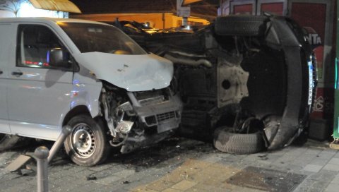 ТЕШКА САОБРАЋАЈКА У КРАЉЕВУ: Потпуно смрскан џип, повређен возач (ФОТО)