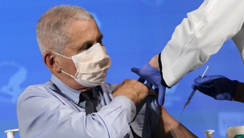БАЈДЕНОВ ЦИЉ ЈЕ ТЕШКО ОСТВАРИВ: Ентони Фаучи каже да се не може вакцинисати 100 милиона људи у 100 дана