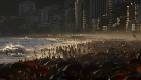 ШТА ТО БЕШЕ КОРОНА: Вирус однео преко 180.000 живота, Бразилци за то не хају, ево шта раде! (ФОТО)