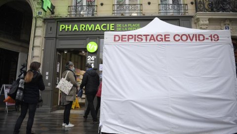 ЖЕНЕ СКЕПТИЧНИЈЕ ОД МУШКАРАЦА: Више од половине Француза не жели да се вакцинише