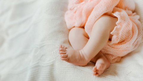 ДОШЛЕ РОДЕ У НОВОГОДИШЊОЈ НОЋИ: На клиници у Вишеградској у прва два минута рођене две девојчице