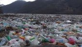 NABUJALI LIM DONEO SMEĆE, RUŽNE SLIKE OBILAZE SRBIJU: Potpećkim jezerom ponovo pluta na stotine kubika raznog otpada (FOTO/VIDEO)