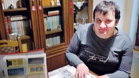 САКУПЉА ВИЗИТКАРТЕ ЗА ГИНИСА: Иван Рапаић из Бачког Брега, који има Аспергеров синдром, необичним хобијем жели да постигне светски рекорд