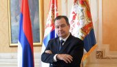 FALI BARJAKTAR: Ivica Dačić dobio svoju zastavu
