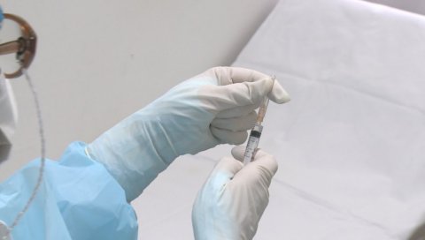 ПОЧЕЛА ВАКЦИНАЦИЈА У ПРИЈЕПОЉУ: Здравствени радници који раде у ковид амбуланти први су примили вакцину