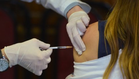 НОВИ УГОВОР СА ФАЈЗЕРОМ: ЕУ наручила још 300 милиона доза вакцине