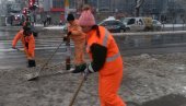 UKLANJAJU SNEG I POSIPAJU SO: Gradske službe čiste novosadske ulice