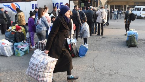 ГЛАДНИ СУ И ИСЦРПЉЕНИ: Више од 100.000 Јермена избегло из Нагорно-Карабаха