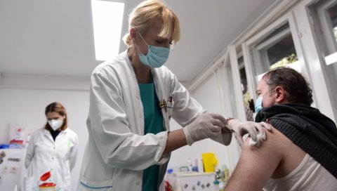 ИМУНИЗАЦИЈА ФАЈЗЕРОВИМ ВАКЦИНАМА: Данас почела вакцинација запослених у Дому здравља „Нови Сад“