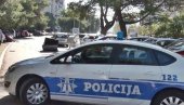ŠENLUČENJE U BARU: Zalutali metak probio haubu parkiranog automobila