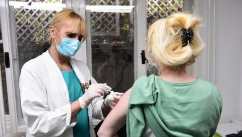 У СРБИЈИ ВАКЦИНИСАНО ВИШЕ ОД 76 ХИЉАДА ЉУДИ: Ево и колико се грађана пријавило за имунизацију