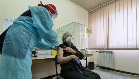 У СРБИЈУ ДАНАС СТИЖЕ ЈОШ ВАКЦИНА: Ђерлек - Интересовање за имунизацију и више него очекивано