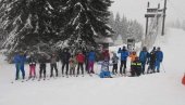 SNEŽNE RADOSTI ZA SOCIJALNO UGROŽENE: Škola skijanja na Kopaoniku za decu sa Kosmeta (FOTO)