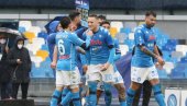 POTOP FIORENTINE: Napoli se poigravao sa rivalom, brojao do šest (VIDEO)