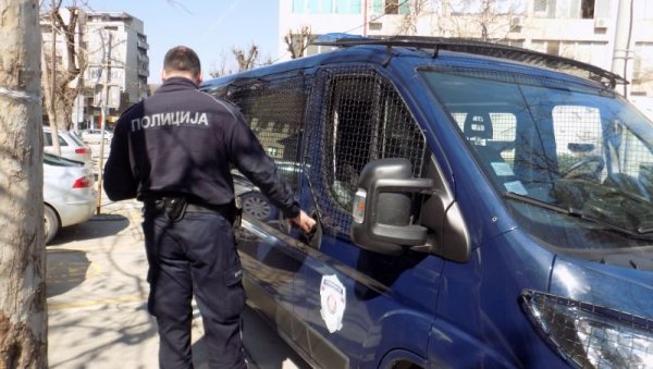 УКРАО АУТО ДОМА ЗДРАВЉА У ПЕЦКОЈ: Ухапшен младић из околине Ваљева, полиција пронашла возило