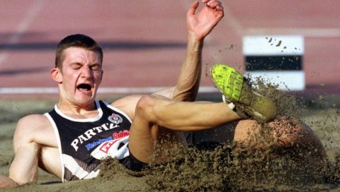 СРПСКА АТЛЕТИКА У ШОКУ: Преминуо други Србин који је прескочио 8 метара у скоку удаљ