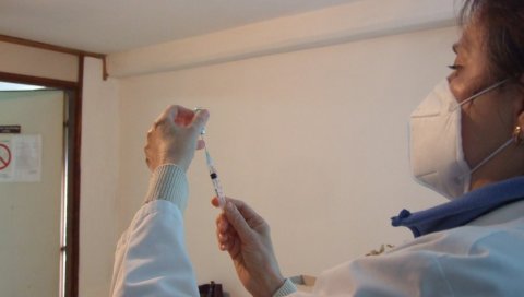 ВАКЦИНАЦИЈА У БОРСКОМ ОКРУГУ: Надзор од 15 минута за сваког пацијента након примљене вакцине