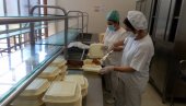 MENZA POLOŽILA SA 10: Kuhinja novosadskog Studentskog centra spremala obroke kovid-bolnici na Sajmu