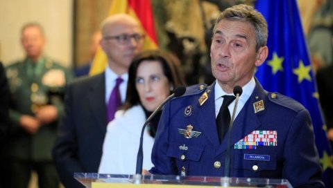ОСТАВКЕ ЗБОГ ВАКЦИНАЦИЈЕ ПРЕКО РЕДА: Високорангирани генерал шпанске војске се повукао због имунизације ван званичног протокола