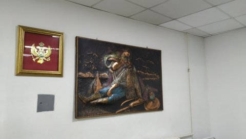 ВРАЋЕНА КОСОВКА ДЕВОЈКА: Исправљена неправда над уметничким делом у Ургентном центру Подгорица - слика све време била у подруму (ФОТО)