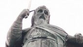 MAČ I ŽEZLO SVETOG SAVE: Ovo su svi simboli koji se nalaze na impozantnom spomeniku Stefanu Nemanji (FOTO/VIDEO)