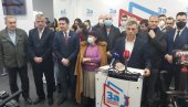 VLADA ĆUTI DOK MILO PROTERUJE: Hajka policije na državljane Srbije u Nikšiću izazvala veliku buru u crnogorskoj javnosti