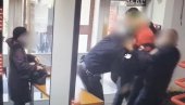 UDARALI GA PENDREKOM, ISPRSKALI SUZAVCEM: Skandal u Hrvatskoj, policajci pretukli muškarca u sudu jer nije nosio masku! (FOTO+VIDEO)