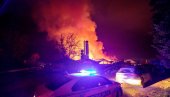 DRAMATIČNA NOĆ U VALJEVU: Dve fabrike izgorele, vatrogasne ekipe i dalje dežuraju (FOTO/VIDEO)