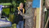 ČELIČNI VALTER BRANI KULTURU: Neobična skulptura legendarnog Bate Živojinovića