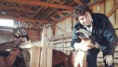 STIŽU TREĆE DETE I KOZMETIKA: Branko Janković,  osim što glumi, ima i farmu sa 150 koza u selu Gunjaci kod Osečine