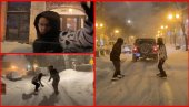 LUDI SRBI NAPRAVILI HAOS U ČIKAGU! Pogledajte šou na zavejanim ulicama, policajci nisu mogli da veruju šta vide (VIDEO)