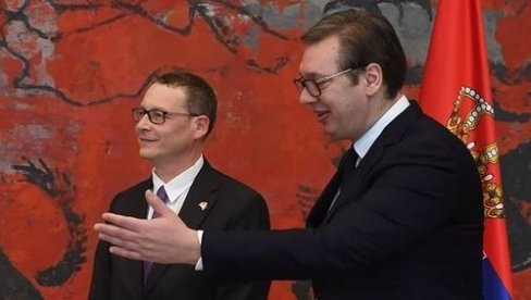 STUPILI NA DUŽNOST: Vučić primio akreditivna pisma novoimenovanih ambasadora Rumunije i Kanade