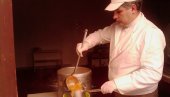 НАРОДНА КУХИЊА У ВРШЦУ: Волонтери најстаријим корисницима оброке носе на кућну адресу