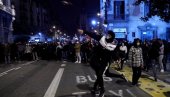 НЕ ОДУСТАЈУ ОД ПОДРШКЕ АСЕЛУ: Још једна ноћ насилних протеста у Барселони (ФОТО)