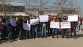 PROTEST ZBOG PRITVORA: U Gračanici se okupili rođaci i prijatelji učesnika tuče u Lapljem selu