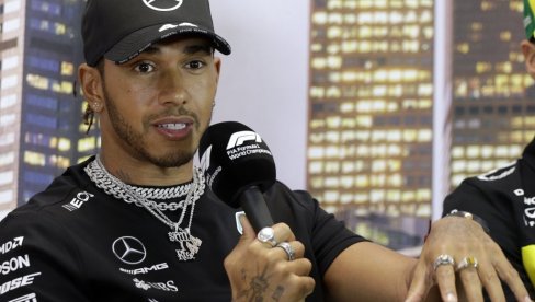 JOŠ UVEK IMAM OSMEH NA LICU: Sedmostruki prvak F1 Luis Hamilton ima žar da se trka i u petoj deceniji