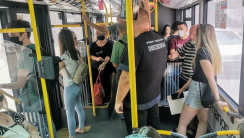 BAHATO PONAŠANJE NA LINIJI 94: Žena izgazila sedište u novom autobusu, Beograđani kipte od besa (FOTO)