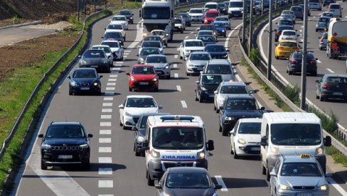 SAOBRAĆAJNI KOLAPS PONEDELJKOM: Ogromna gužva kod Autokomande, sve stoji u smeru ka Novom Beogradu