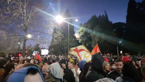 У ВРЕМЕ ПРОТЕСТА ПАЈКОВИЋУ ИСЕКЛИ ГУМЕ: Уједињена Црна Гора осудила покушај застрашивања лидера одбора те партије у Беранама
