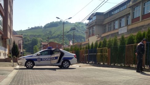 DRAMA U NOVOM PAZARU: U toku evakuacija dve srednje škole