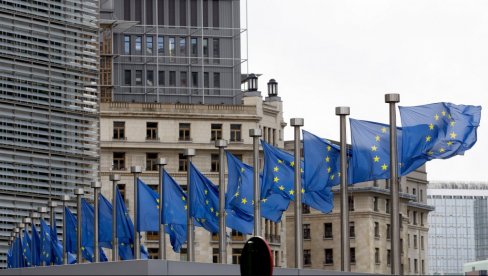 EU bilborde koje su spremali za kampanju, koristiće za slanje poruka jedinstva, a opozicija i danas rešena da izazove haos
