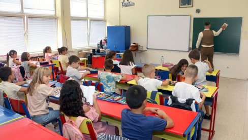 НОВИХ 25 НАСТАНИКА: Допунске школе у иностранству добијају појачање