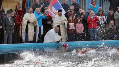 ЈОШ ДАНАС И СУТРА ПРИЈАВЉИВАЊЕ ПЛИВАЧА ЗА ЧАСНИ КРСТ У СМЕДЕРЕВУ: На Богојављење пливање у базену Југово